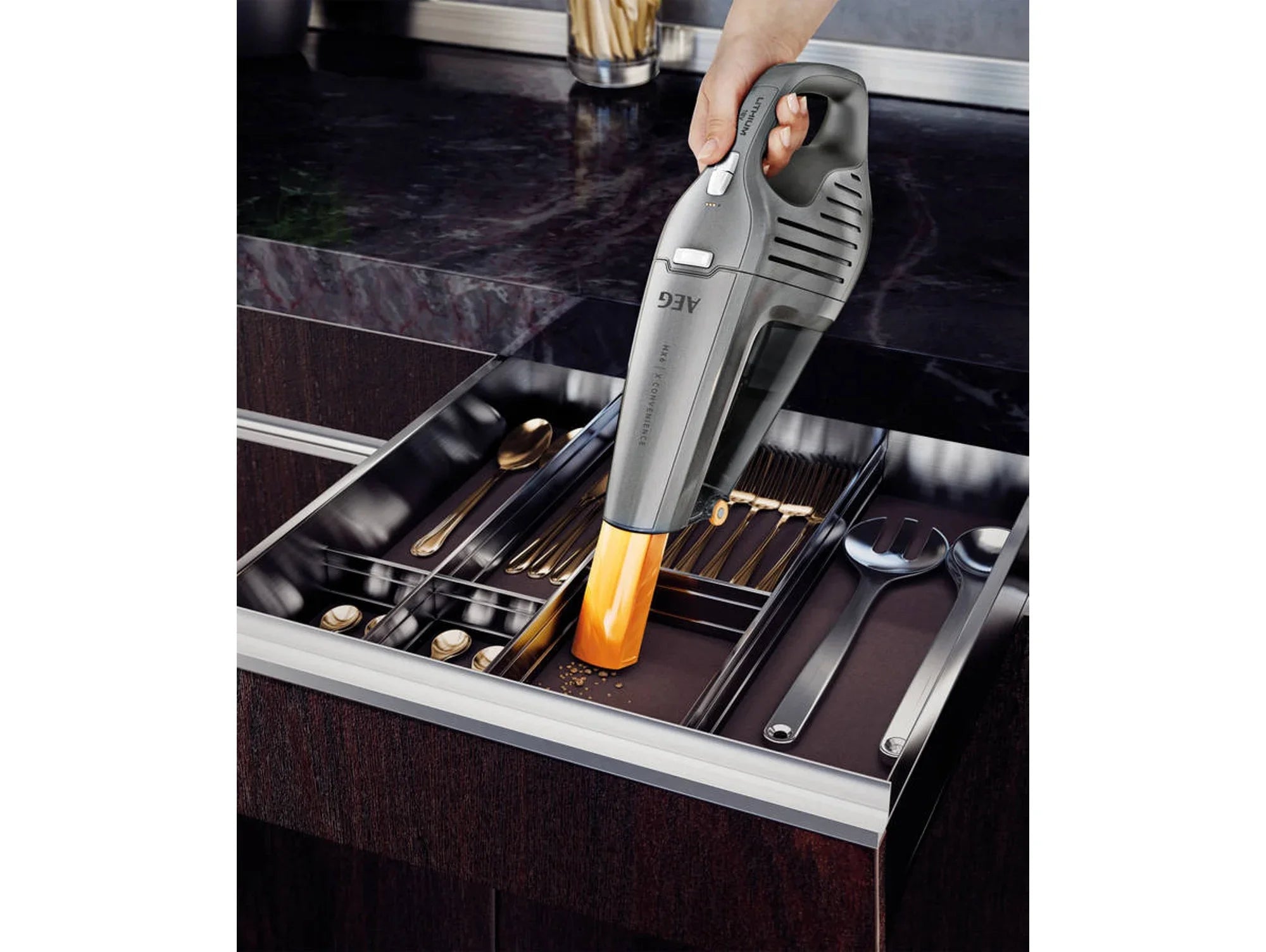 Aspirador de Mano AEG HX6-35TM (18 V - Autonomía: 35 min - 500 ml)